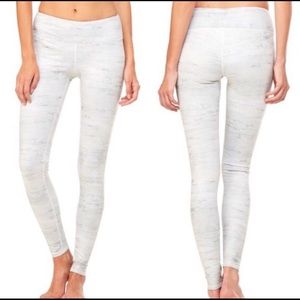 Alo Leggings (white marble)